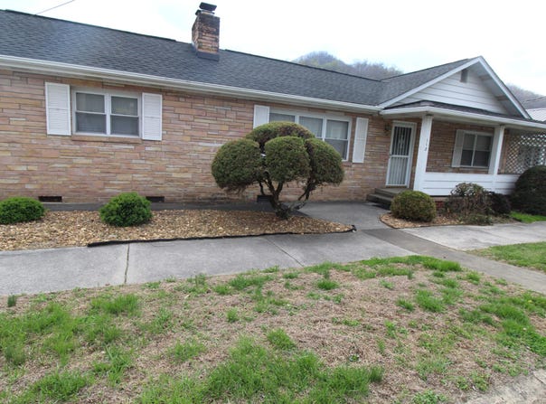118 Central Ave, Hinton, WV 25951