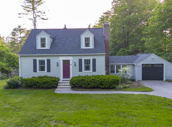8 Lukeman Ln, Stockbridge, MA 01262