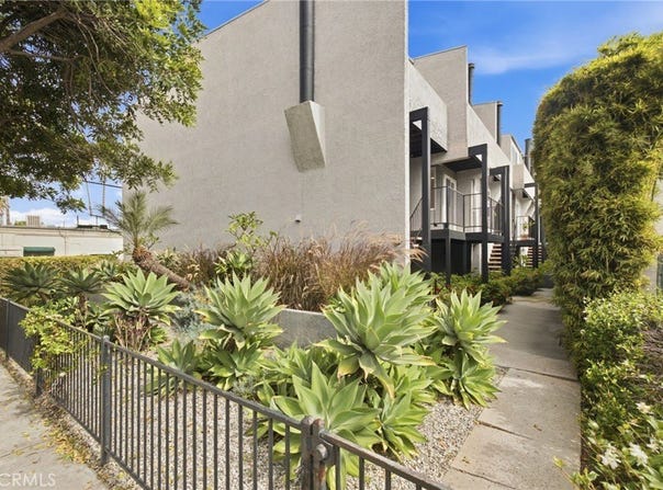 4018 Redwood Avenue, Los Angeles, CA 90066