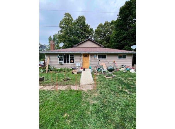 4621 E Gill Road, Carp Lake, MI 49718