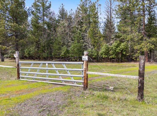 522 Jackadel Lane, Cave Junction, OR 97523