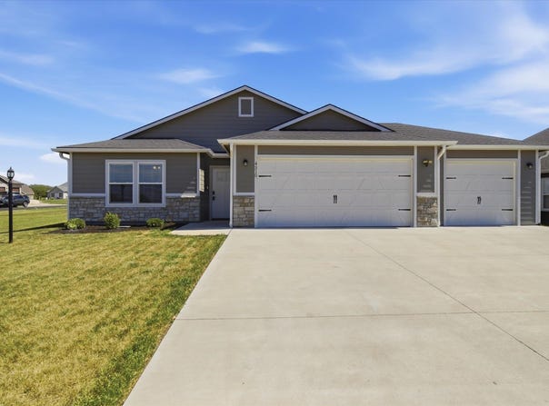 4310 SE Violet CT, Topeka, KS 66609