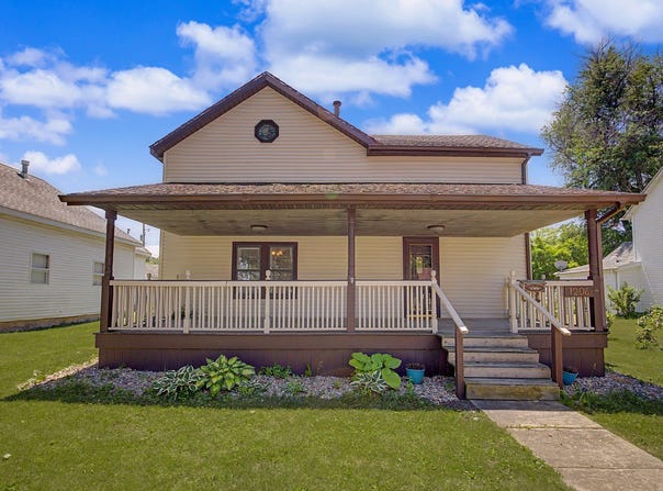 1206 E Main Street, Clinton, IL 61727