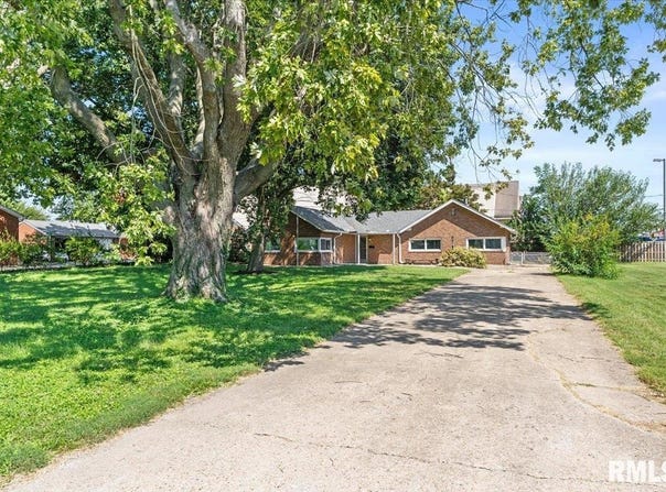 2952 S 5TH Street, Springfield, IL 62703