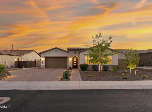 2015 E VILLA LINDA Drive, Phoenix, AZ 85024