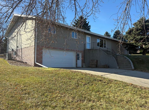 489 W 9th, Winner, SD 57580