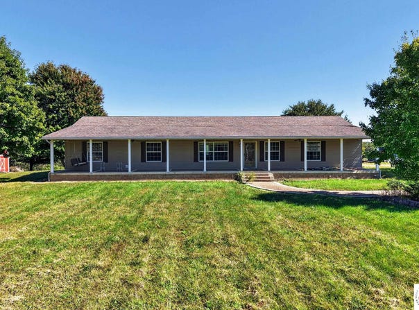 10409 Rattlesnake Road, Stover, MO 65078