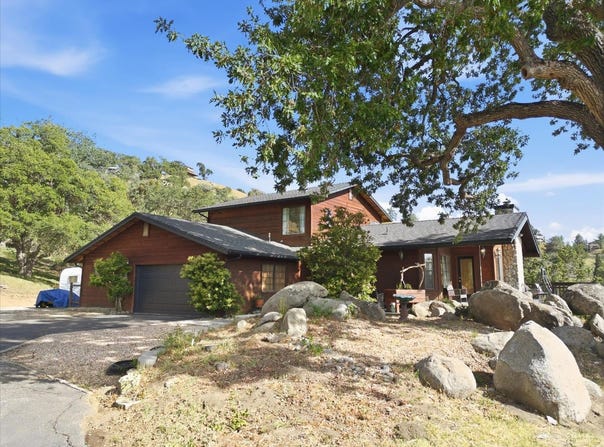 27400 Oakflat Drive, Tehachapi, CA 93561
