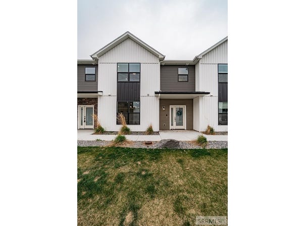 274 W 4th S, Sugar City, ID 83448