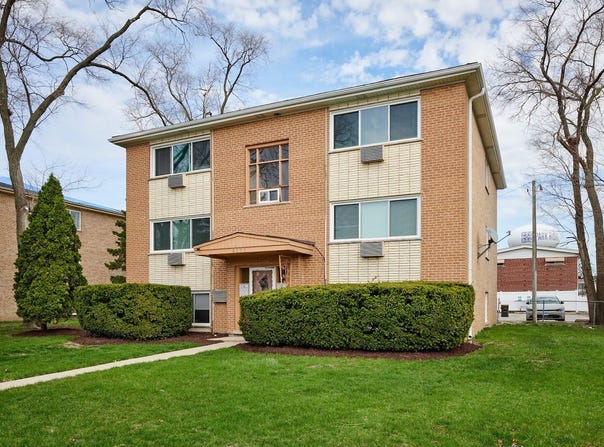8805 Dee Road, Des Plaines, IL 60016