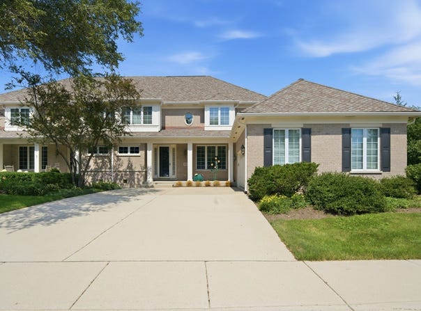 2004 Claridge Court, Northbrook, IL 60062