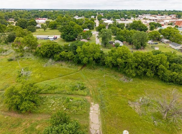 6th Street, Prague, OK 74864