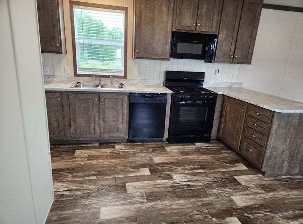 784 Virginia, Belleville, MI 48111