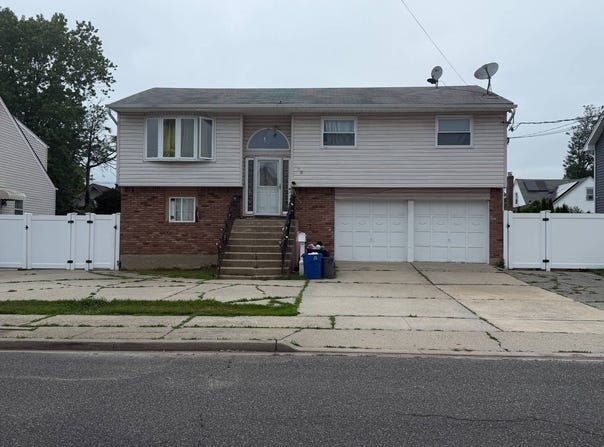 189 Elizabeth Ave, Oceanside, NY 11572