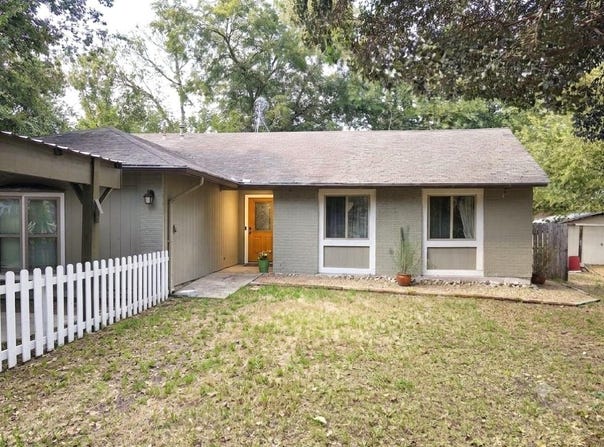 2423 Village Walk, Austin, TX 78744