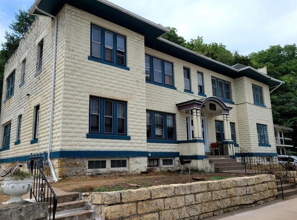2555 Central Avenue, Dubuque, IA 52001