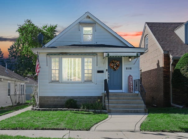 9550 S California Avenue, Evergreen Park, IL 60805