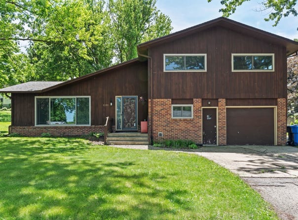 1101 Hillview Road, Black Earth, WI 53515