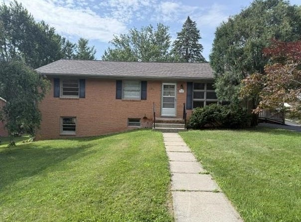 302 BURNLEY DR, STAUNTON, VA 24401