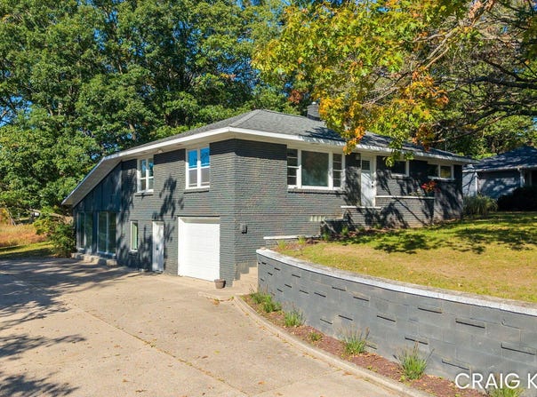 16597 152nd Avenue, Spring Lake, MI 49456