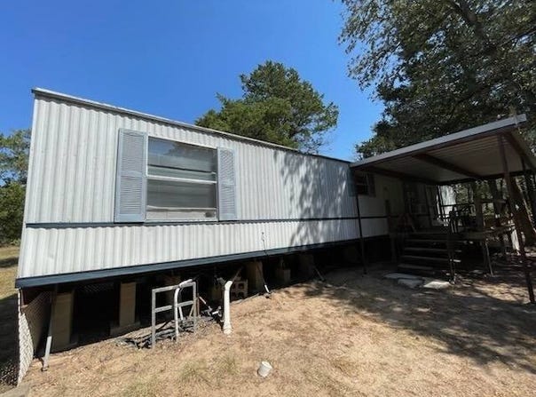 423 MAKINSON RD, WEST POINT, TX 78963