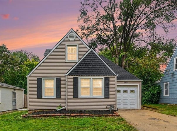 7826 Summit Street, Kansas City, MO 64114
