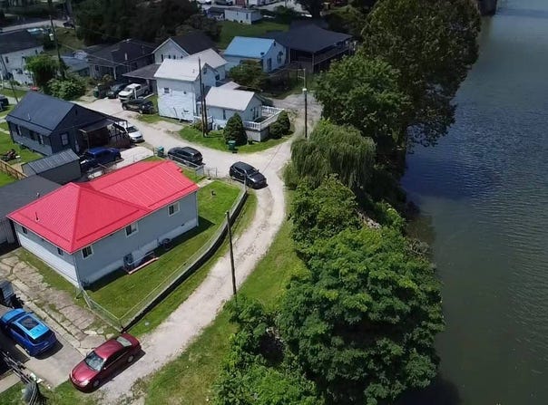 32 Riverview Street, Chelyan, WV 25035
