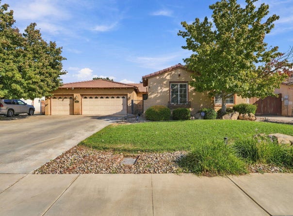 3732 E Cambridge Avenue, Visalia, CA 93292