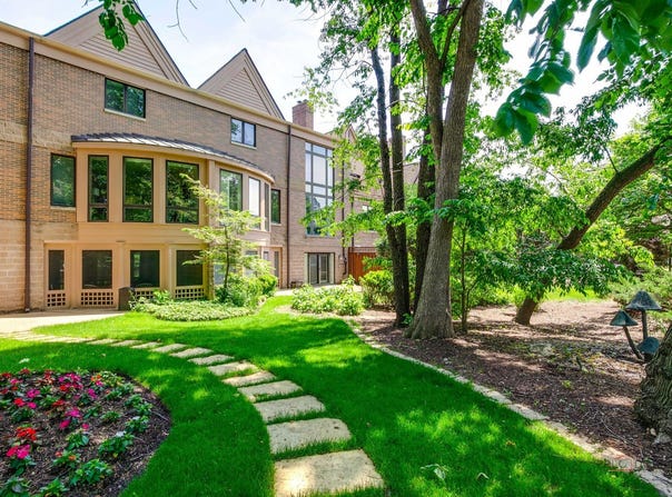 1302 Hawthorne Lane, Hinsdale, IL 60521