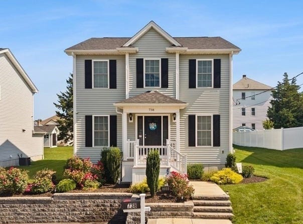 738 Hicks St, Fall River, MA 02724