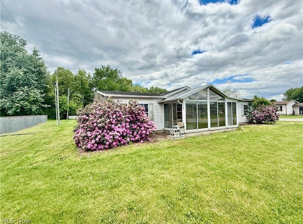 17 Stevy Lane, Frazeysburg, OH 43822