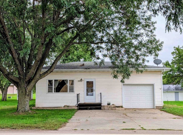 130 South St, Akron, IA 51001