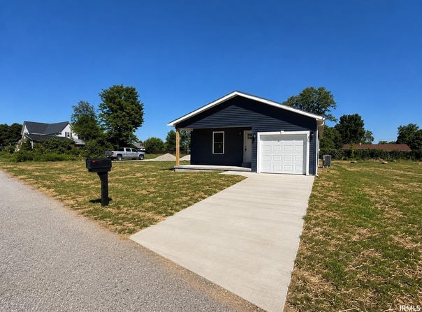 515 College Avenue, Mitchell, IN 47446