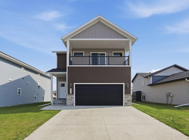 6021 78th Avenue S, Horace, ND 58047