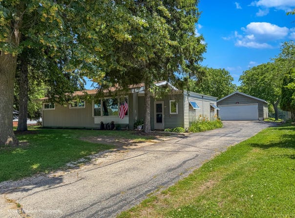 7S201 N EOLA Road, Aurora, IL 60504