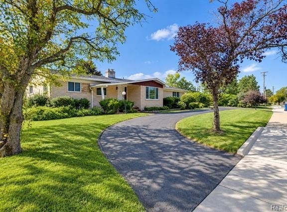 60 E Square Lake Road, Bloomfield Twp, MI 48304