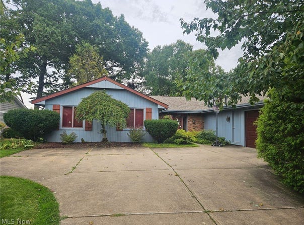 1240 Surfside Circle, Aurora, OH 44202