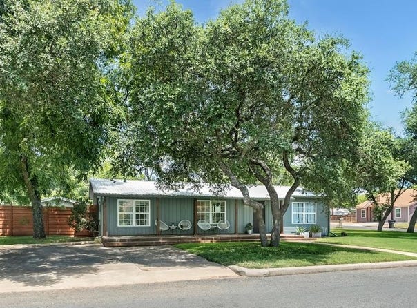 912 Apple, Fredericksburg, TX 78624