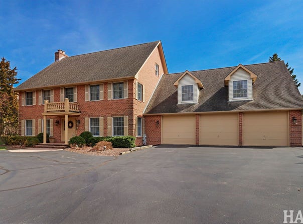 2916 N Bayview Lane, McHenry, IL 60051