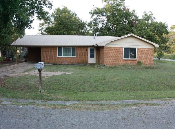 105 E Moore St, Tuckerman, AR 72473