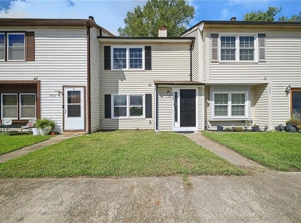 1027 Commonwealth Place, Virginia Beach, VA 23464