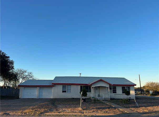 516 Stinson Street, Freer, TX 78357