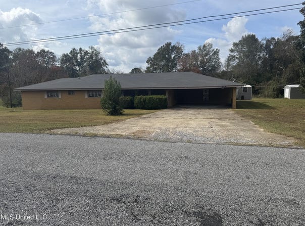1033 Gertman Hill Road, McComb, MS 39648