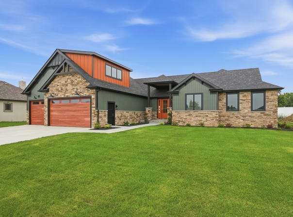 7342 Brookhaven Drive, Crown Point, IN 46307