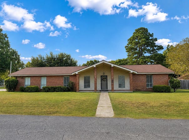 2800 Wade Dr, Hattiesburg, MS 39401