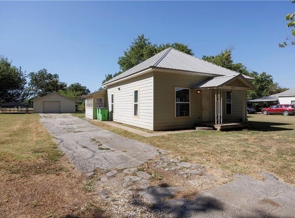 923 E 7th Street, Cherryvale, KS 67335