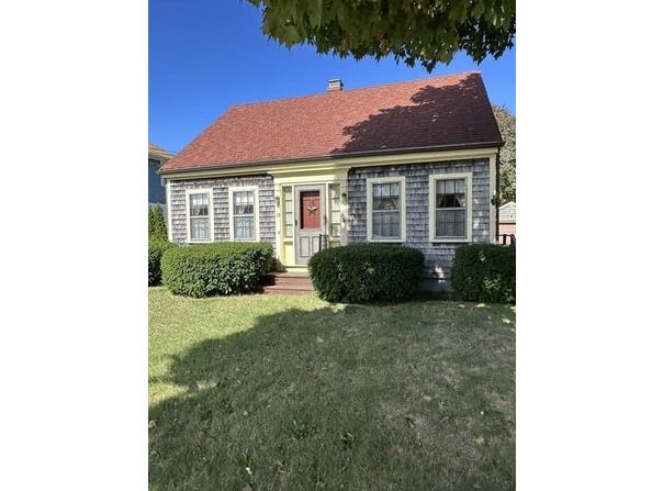 12 Stevens Street, Hyannis, MA 02601