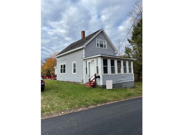 33 Pleasant Street, Calais, ME 04619