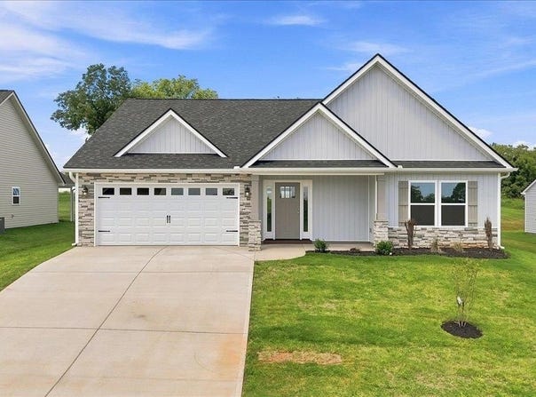 696 Davis Lane, Inman, SC 29349