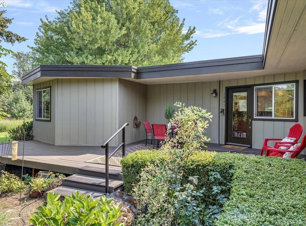 1041 CANNON Dr, HoodRiver, OR 97031